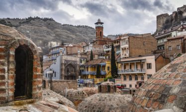 Georgienreise Frühstück im Kaukasus Kaukasus-Reisen Urlaub in Georgien Reise Kleingruppe Tiflis Tbilissi David Garedschi David Gareji Kachetien Lagodechi Telawi Signaghi Stepantsminda Georgische Heerstraße Kasbek Kasbegi Ananuri Mzcheta Uplisziche Gori Kutaissi Gelati Swanetien Mestia Ushguli Batumi Schwarzes Meer deutschsprachige Reiseleitung kleine feine Hotels und Gasthäuser Wanderungen Kultur georgische Geschichte georgische Kulinarik