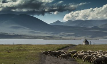 Georgienreise Frühstück im Kaukasus Kaukasus-Reisen Urlaub in Georgien Reise Kleingruppe Tiflis Tbilissi David Garedschi David Gareji Kachetien Lagodechi Telawi Signaghi Stepantsminda Georgische Heerstraße Kasbek Kasbegi Ananuri Mzcheta Uplisziche Gori Kutaissi Gelati Swanetien Mestia Ushguli Batumi Schwarzes Meer deutschsprachige Reiseleitung kleine feine Hotels und Gasthäuser Wanderungen Kultur georgische Geschichte georgische Kulinarik