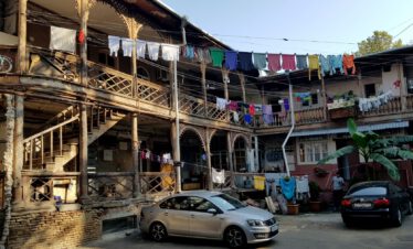 Georgienreise Frühstück im Kaukasus Kaukasus-Reisen Urlaub in Georgien Reise Kleingruppe Tiflis Tbilissi David Garedschi David Gareji Kachetien Lagodechi Telawi Signaghi Stepantsminda Georgische Heerstraße Kasbek Kasbegi Ananuri Mzcheta Uplisziche Gori Kutaissi Gelati Swanetien Mestia Ushguli Batumi Schwarzes Meer deutschsprachige Reiseleitung kleine feine Hotels und Gasthäuser Wanderungen Kultur georgische Geschichte georgische Kulinarik