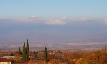 Georgienreise Frühstück im Kaukasus Kaukasus-Reisen Urlaub in Georgien Reise Kleingruppe Tiflis Tbilissi David Garedschi David Gareji Kachetien Lagodechi Telawi Signaghi Stepantsminda Georgische Heerstraße Kasbek Kasbegi Ananuri Mzcheta Uplisziche Gori Kutaissi Gelati Swanetien Mestia Ushguli Batumi Schwarzes Meer deutschsprachige Reiseleitung kleine feine Hotels und Gasthäuser Wanderungen Kultur georgische Geschichte georgische Kulinarik