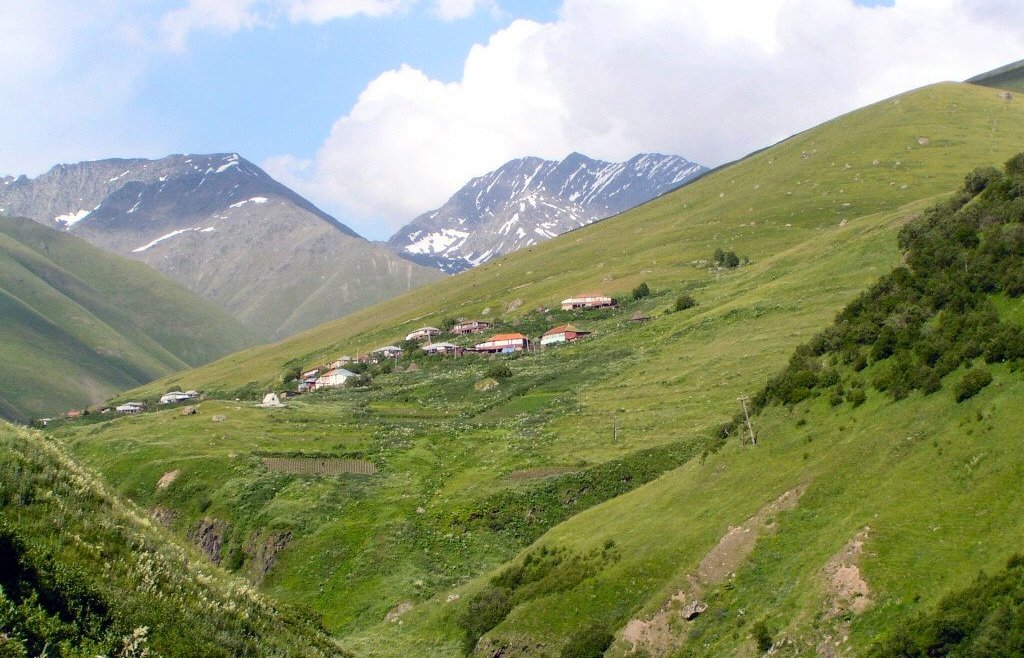 Map Übersichtskarte Route Reiseverlauf Georgienreise Frühstück im Kaukasus Kaukasus-Reisen Urlaub in Georgien Reise Kleingruppe Tiflis Tbilissi David Garedschi David Gareji Kachetien Lagodechi Telawi Signaghi Stepantsminda Georgische Heerstraße Kasbek Kasbegi Ananuri Mzcheta Uplisziche Gori Kutaissi Gelati Swanetien Mestia Ushguli Batumi Schwarzes Meer deutschsprachige Reiseleitung kleine feine Hotels und Gasthäuser Wanderungen Kultur georgische Geschichte georgische Kulinarik