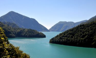 Map Übersichtskarte Route Reiseverlauf Georgienreise Frühstück im Kaukasus Kaukasus-Reisen Urlaub in Georgien Reise Kleingruppe Tiflis Tbilissi David Garedschi David Gareji Kachetien Lagodechi Telawi Signaghi Stepantsminda Georgische Heerstraße Kasbek Kasbegi Ananuri Mzcheta Uplisziche Gori Kutaissi Gelati Swanetien Mestia Ushguli Batumi Schwarzes Meer deutschsprachige Reiseleitung kleine feine Hotels und Gasthäuser Wanderungen Kultur georgische Geschichte georgische Kulinarik