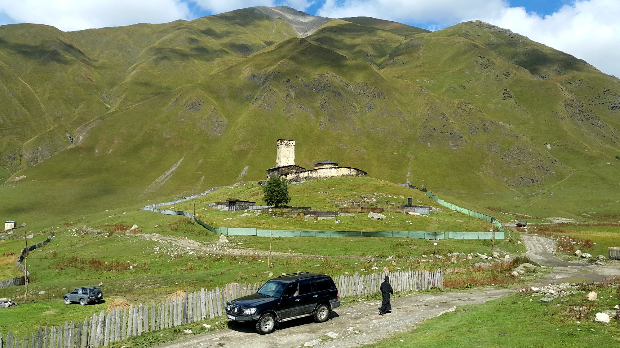 Georgienreise Frühstück im Kaukasus Kaukasus-Reisen Urlaub in Georgien Reise Kleingruppe Tiflis Tbilissi David Garedschi David Gareji Kachetien Lagodechi Telawi Signaghi Stepantsminda Georgische Heerstraße Kasbek Kasbegi Ananuri Mzcheta Uplisziche Gori Kutaissi Gelati Swanetien Mestia Ushguli Batumi Schwarzes Meer deutschsprachige Reiseleitung kleine feine Hotels und Gasthäuser Wanderungen Kultur georgische Geschichte georgische Kulinarik
