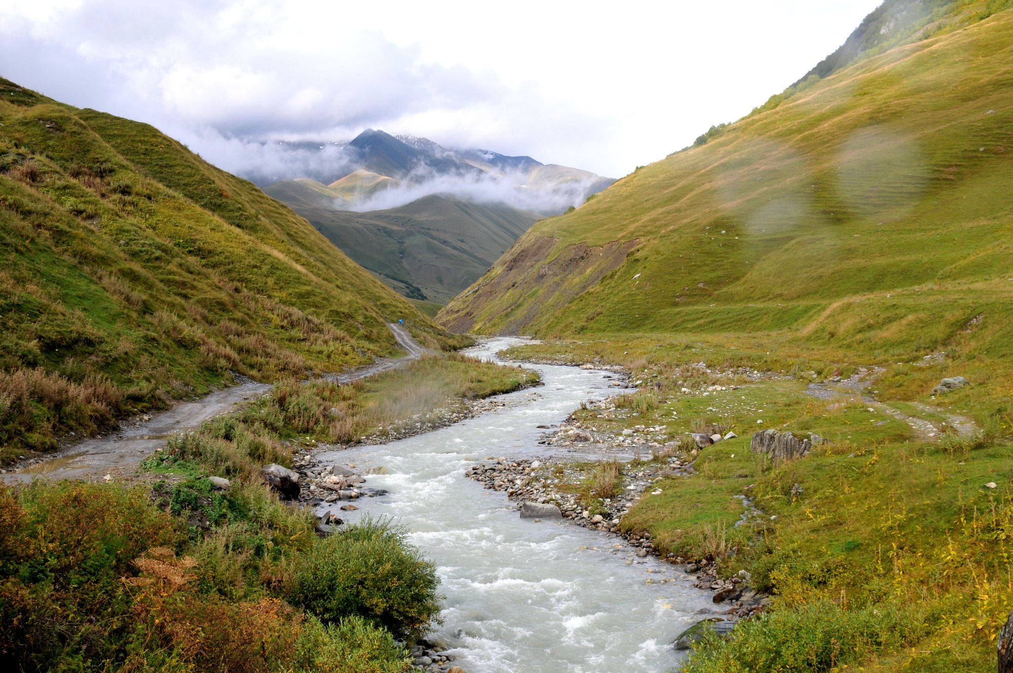 Georgienreise Frühstück im Kaukasus Kaukasus-Reisen Urlaub in Georgien Reise Kleingruppe Tiflis Tbilissi David Garedschi David Gareji Kachetien Lagodechi Telawi Signaghi Stepantsminda Georgische Heerstraße Kasbek Kasbegi Ananuri Mzcheta Uplisziche Gori Kutaissi Gelati Swanetien Mestia Ushguli Batumi Schwarzes Meer deutschsprachige Reiseleitung kleine feine Hotels und Gasthäuser Wanderungen Kultur georgische Geschichte georgische Kulinarik