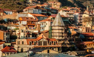 Georgienreise Frühstück im Kaukasus Kaukasus-Reisen Urlaub in Georgien Reise Kleingruppe Tiflis Tbilissi David Garedschi David Gareji Kachetien Lagodechi Telawi Signaghi Stepantsminda Georgische Heerstraße Kasbek Kasbegi Ananuri Mzcheta Uplisziche Gori Kutaissi Gelati Swanetien Mestia Ushguli Batumi Schwarzes Meer deutschsprachige Reiseleitung kleine feine Hotels und Gasthäuser Wanderungen Kultur georgische Geschichte georgische Kulinarik