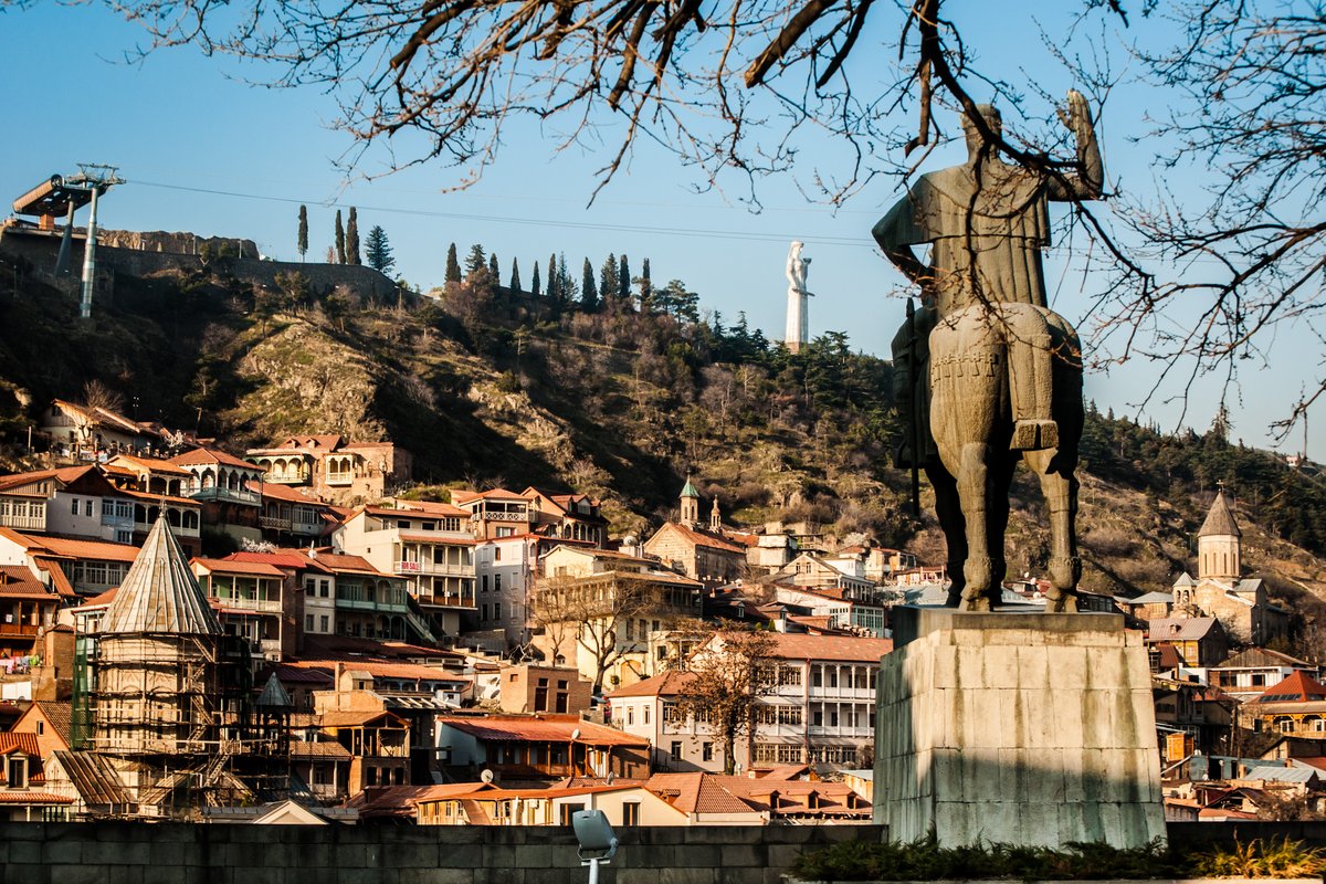 Georgienreise Frühstück im Kaukasus Kaukasus-Reisen Urlaub in Georgien Reise Kleingruppe Tiflis Tbilissi David Garedschi David Gareji Kachetien Lagodechi Telawi Signaghi Stepantsminda Georgische Heerstraße Kasbek Kasbegi Ananuri Mzcheta Uplisziche Gori Kutaissi Gelati Swanetien Mestia Ushguli Batumi Schwarzes Meer deutschsprachige Reiseleitung kleine feine Hotels und Gasthäuser Wanderungen Kultur georgische Geschichte georgische Kulinarik
