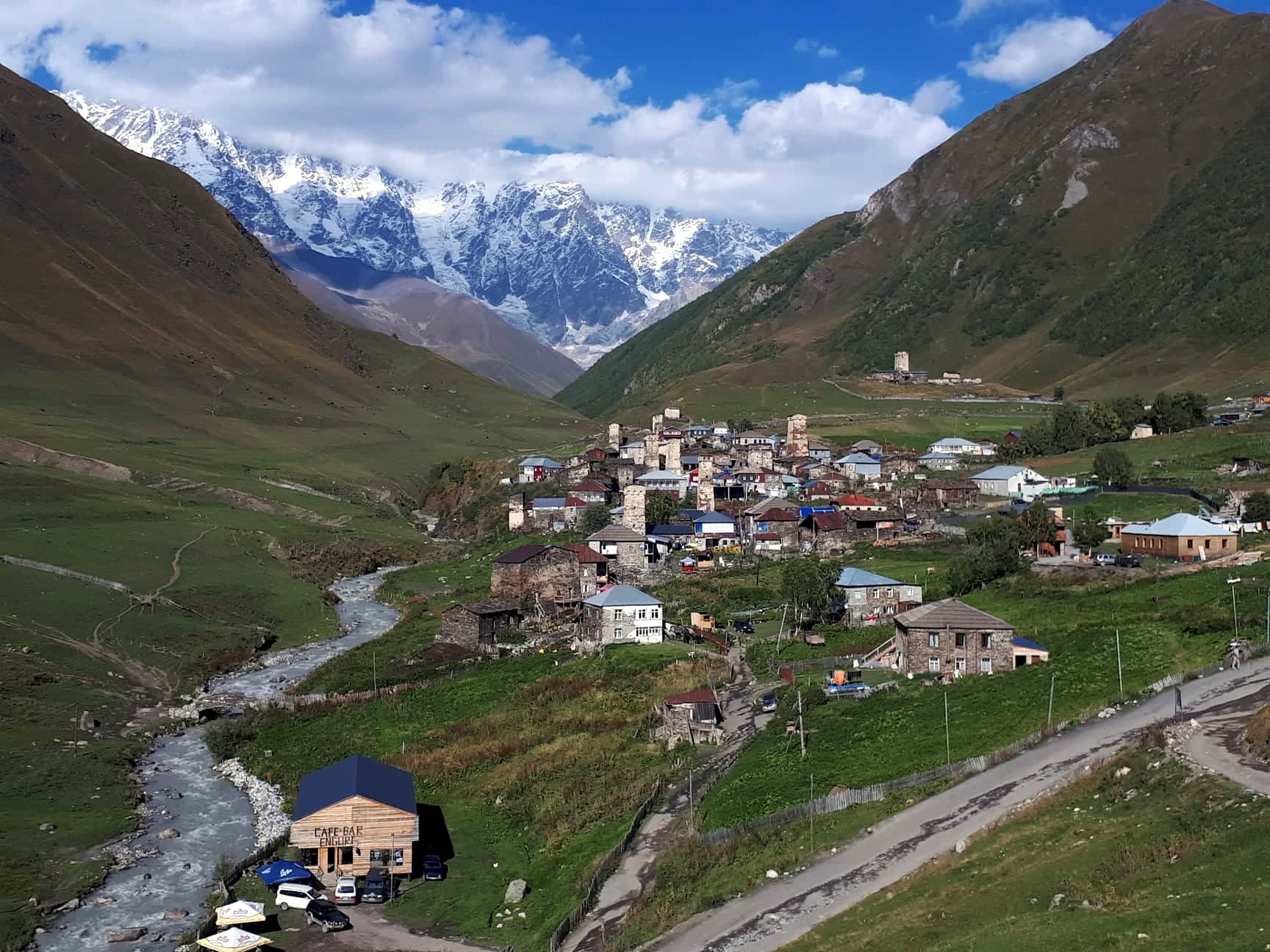 Georgienreise Frühstück im Kaukasus Kaukasus-Reisen Urlaub in Georgien Reise Kleingruppe Tiflis Tbilissi David Garedschi David Gareji Kachetien Lagodechi Telawi Signaghi Stepantsminda Georgische Heerstraße Kasbek Kasbegi Ananuri Mzcheta Uplisziche Gori Kutaissi Gelati Swanetien Mestia Ushguli Batumi Schwarzes Meer deutschsprachige Reiseleitung kleine feine Hotels und Gasthäuser Wanderungen Kultur georgische Geschichte georgische Kulinarik