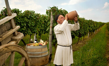 Georgienreise Frühstück im Kaukasus Kaukasus-Reisen Urlaub in Georgien Reise Kleingruppe Tiflis Tbilissi David Garedschi David Gareji Kachetien Lagodechi Telawi Signaghi Stepantsminda Georgische Heerstraße Kasbek Kasbegi Ananuri Mzcheta Uplisziche Gori Kutaissi Gelati Swanetien Mestia Ushguli Batumi Schwarzes Meer deutschsprachige Reiseleitung kleine feine Hotels und Gasthäuser Wanderungen Kultur georgische Geschichte georgische Kulinarik