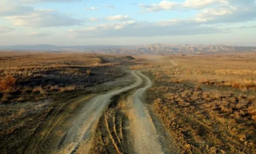 Steppenpiste im Abendlicht, Vashlovani Nationalpark Georgien