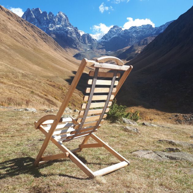 Am Chaukhi-Massiv im Großen Kaukasus. Selbstfahrer Reise durch Georgien Kaukasus-Reisen
