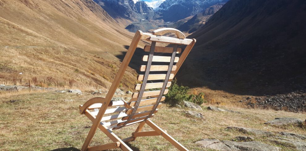 Am Chaukhi-Massiv im Großen Kaukasus. Selbstfahrer Reise durch Georgien Kaukasus-Reisen