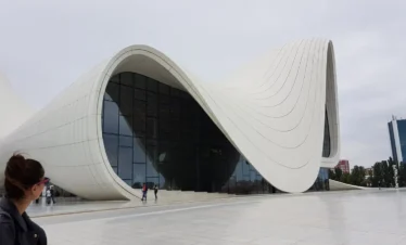 Mietwagenreise Mietwagen Reise Selbstfahrer Kaspisches Meer Kaukasus Baku individuell Rundreise Seidenstraße Steppe Öl Sowjeterbe Architektur Kulinarik atemberaubende Landschaften Kunst Kultur Begegnungen Organisation Reiseplanung Planung Kaukasus-Reisen