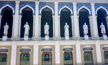 Mietwagenreise Mietwagen Reise Selbstfahrer Kaspisches Meer Kaukasus Baku individuell Rundreise Seidenstraße Steppe Öl Sowjeterbe Architektur Kulinarik atemberaubende Landschaften Kunst Kultur Begegnungen Organisation Reiseplanung Planung Kaukasus-Reisen