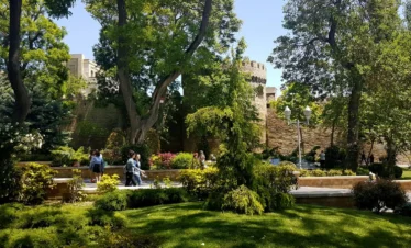 Mietwagenreise Mietwagen Reise Selbstfahrer Kaspisches Meer Kaukasus Baku individuell Rundreise Seidenstraße Steppe Öl Sowjeterbe Architektur Kulinarik atemberaubende Landschaften Kunst Kultur Begegnungen Organisation Reiseplanung Planung Kaukasus-Reisen