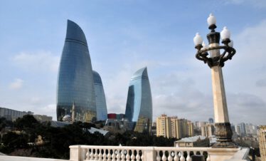 Mietwagenreise Mietwagen Reise Selbstfahrer Kaspisches Meer Kaukasus Baku individuell Rundreise Seidenstraße Steppe Öl Sowjeterbe Architektur Kulinarik atemberaubende Landschaften Kunst Kultur Begegnungen Organisation Reiseplanung Planung Kaukasus-Reisen