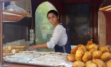 Mietwagenreise Mietwagen Reise Selbstfahrer Kaspisches Meer Kaukasus Baku individuell Rundreise Seidenstraße Steppe Öl Sowjeterbe Architektur Kulinarik atemberaubende Landschaften Kunst Kultur Begegnungen Organisation Reiseplanung Planung Kaukasus-Reisen