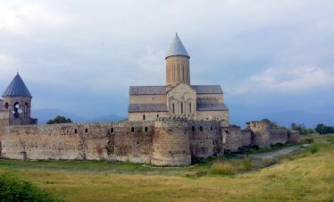 Reise Rundreise Georgien und Armenien mit Kaukasus-Reisen in kleinen Gruppen deutschsprachige Reiseleitung Tbilissi Tiflis Kachetien Signaghi Lagodechi David Gareji Stepantsminda Kasbek Kaukasus Mzcheta Jerewan Eriwan Yerevan Sewan See Sewansee Ararat Khor Virap Norawank Tatev Gjumri Gyumri Wardsia Vardzia