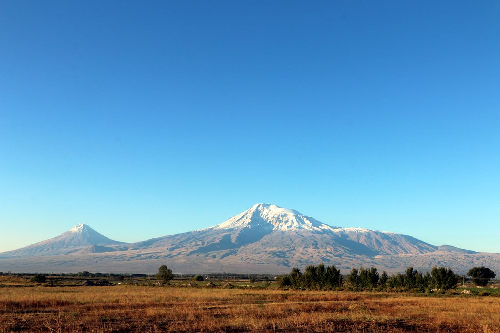 Reise Rundreise Georgien und Armenien mit Kaukasus-Reisen in kleinen Gruppen deutschsprachige Reiseleitung Tbilissi Tiflis Kachetien Signaghi Lagodechi David Gareji Stepantsminda Kasbek Kaukasus Mzcheta Jerewan Eriwan Yerevan Sewan See Sewansee Ararat Khor Virap Norawank Tatev Gjumri Gyumri Wardsia Vardzia