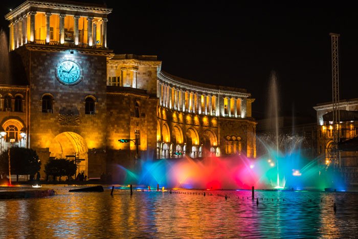 Reise Rundreise Georgien und Armenien mit Kaukasus-Reisen in kleinen Gruppen deutschsprachige Reiseleitung Tbilissi Tiflis Kachetien Signaghi Lagodechi David Gareji Stepantsminda Kasbek Kaukasus Mzcheta Jerewan Eriwan Yerevan Sewan See Sewansee Ararat Khor Virap Norawank Tatev Gjumri Gyumri Wardsia Vardzia