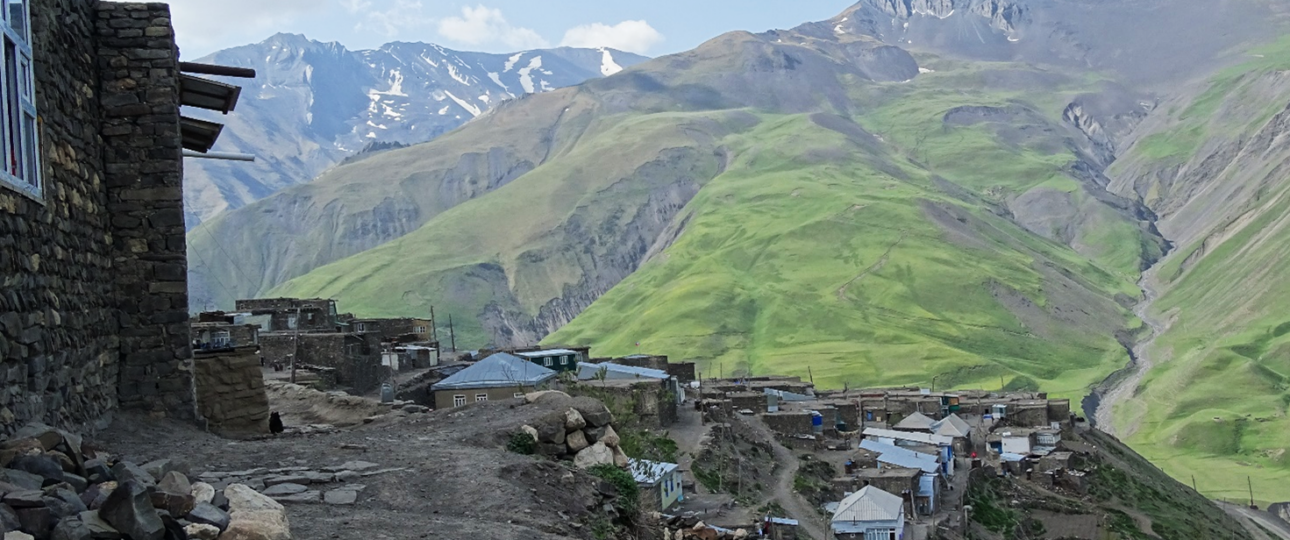 Mietwagenreise Mietwagen Reise Selbstfahrer Kaspisches Meer Kaukasus Baku individuell Rundreise Seidenstraße Steppe Öl Sowjeterbe Architektur Kulinarik atemberaubende Landschaften Kunst Kultur Begegnungen Organisation Reiseplanung Planung Kaukasus-Reisen