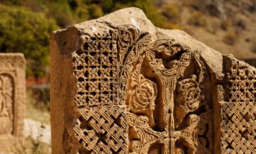 Reise Rundreise Georgien und Armenien mit Kaukasus-Reisen in kleinen Gruppen deutschsprachige Reiseleitung Tbilissi Tiflis Kachetien Signaghi Lagodechi David Gareji Stepantsminda Kasbek Kaukasus Mzcheta Jerewan Eriwan Yerevan Sewan See Sewansee Ararat Khor Virap Norawank Tatev Gjumri Gyumri Wardsia Vardzia