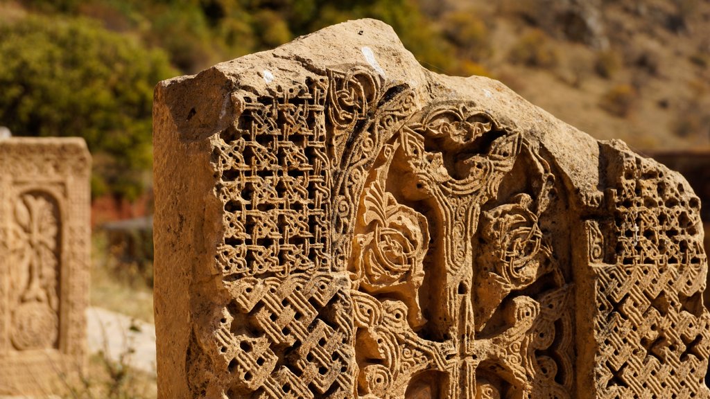 Reise Rundreise Georgien und Armenien mit Kaukasus-Reisen in kleinen Gruppen deutschsprachige Reiseleitung Tbilissi Tiflis Kachetien Signaghi Lagodechi David Gareji Stepantsminda Kasbek Kaukasus Mzcheta Jerewan Eriwan Yerevan Sewan See Sewansee Ararat Khor Virap Norawank Tatev Gjumri Gyumri Wardsia Vardzia