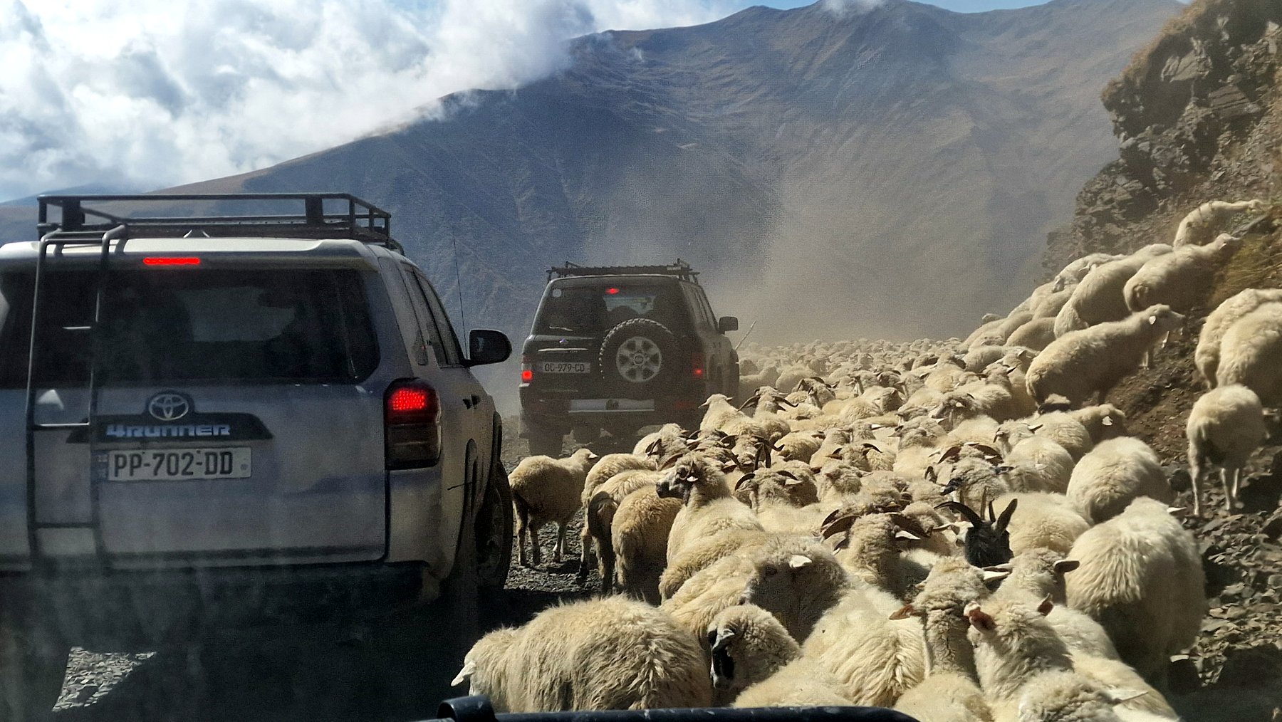 Georgien Reise 4x4 Jeeptour Offroad Tour Tuschetien Berge Kaukasus Urlaub Ferien Abenteuer Abenteuerreise Offroadtour Offroadreise individuell Kleingruppe Hochgebirge Steppe Tiflis Tbilissi Tbilisi Kaukasus-Reisen