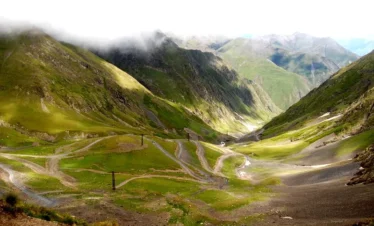 Georgien Reise Georgienreise Wandern Wanderreise Wanderurlaub Trekking Trecking Treckingreise Tour Tuschetien Tusheti Omalo Schatili Shatili Chewsuretien Khevsureti mountains Berge Kaukasus Urlaub Ferien Abenteuer Abenteuerreise Offroadtour Offroadreise individuell Kleingruppe Hochgebirge Steppe Tiflis Tbilissi Tbilisi Kaukasus-Reisen Natur Tiere Transhumance Pferde Guide Zelten Camp Atsunta Pass Stepantsminda Juta Dshuta Kasbegi Kazbegi Kasbek Shatili Schatili