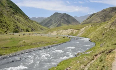 Georgien Reise Georgienreise Wandern Wanderreise Wanderurlaub Trekking Trecking Treckingreise Tour Tuschetien Tusheti Omalo Schatili Shatili Chewsuretien Khevsureti mountains Berge Kaukasus Urlaub Ferien Abenteuer Abenteuerreise Offroadtour Offroadreise individuell Kleingruppe Hochgebirge Steppe Tiflis Tbilissi Tbilisi Kaukasus-Reisen Natur Tiere Transhumance Pferde Guide Zelten Camp Atsunta Pass Stepantsminda Juta Dshuta Kasbegi Kazbegi Kasbek Shatili Schatili