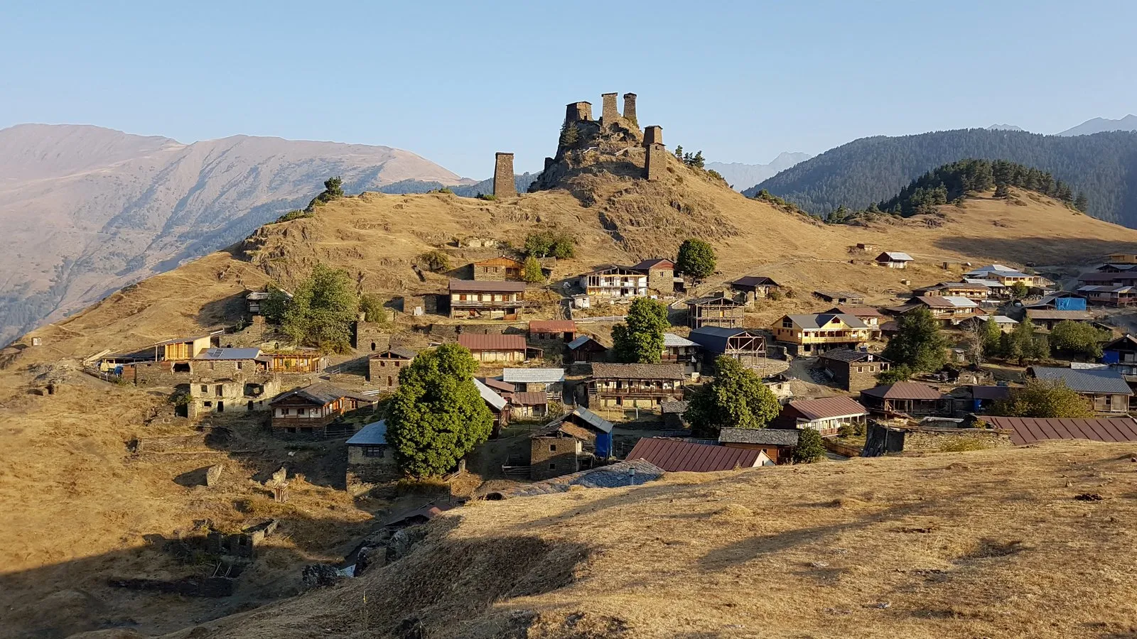 Georgien Reise Georgienreise Wandern Wanderreise Wanderurlaub Trekking Trecking Treckingreise Tour Tuschetien Tusheti Omalo Schatili Shatili Chewsuretien Khevsureti mountains Berge Kaukasus Urlaub Ferien Abenteuer Abenteuerreise Offroadtour Offroadreise individuell Kleingruppe Hochgebirge Steppe Tiflis Tbilissi Tbilisi Kaukasus-Reisen Natur Tiere Transhumance Pferde Guide Zelten Camp Atsunta Pass Stepantsminda Juta Dshuta Kasbegi Kazbegi Kasbek Shatili Schatili Dartlo