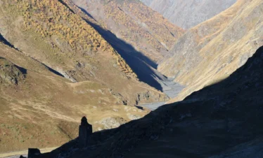Georgien Reise Georgienreise Wandern Wanderreise Wanderurlaub Trekking Trecking Treckingreise Tour Tuschetien Tusheti Omalo Schatili Shatili Chewsuretien Khevsureti mountains Berge Kaukasus Urlaub Ferien Abenteuer Abenteuerreise Offroadtour Offroadreise individuell Kleingruppe Hochgebirge Steppe Tiflis Tbilissi Tbilisi Kaukasus-Reisen Natur Tiere Transhumance Pferde Guide Zelten Camp Atsunta Pass Stepantsminda Juta Dshuta Kasbegi Kazbegi Kasbek Shatili Schatili