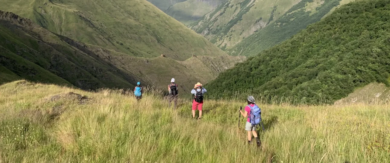 Georgien Reise Georgienreise Wandern Wanderurlaub Trekking Trecking Treckingreise Tour Tuschetien Tusheti Omalo Schatili Shatili Chewsuretien Khevsureti mountains Berge Kaukasus Urlaub Ferien Abenteuer Abenteuerreise Offroadtour Offroadreise individuell Kleingruppe Hochgebirge Steppe Tiflis Tbilissi Tbilisi Kaukasus-Reisen Natur Tiere Transhumance Pferde Guide Zelten Camp Atsunta Pass Stepantsminda Juta Dshuta Kasbegi Kazbegi Kasbek Shatili Schatili