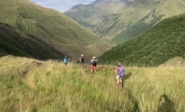 Georgien Reise Georgienreise Wandern Wanderurlaub Trekking Trecking Treckingreise Tour Tuschetien Tusheti Omalo Schatili Shatili Chewsuretien Khevsureti mountains Berge Kaukasus Urlaub Ferien Abenteuer Abenteuerreise Offroadtour Offroadreise individuell Kleingruppe Hochgebirge Steppe Tiflis Tbilissi Tbilisi Kaukasus-Reisen Natur Tiere Transhumance Pferde Guide Zelten Camp Atsunta Pass Stepantsminda Juta Dshuta Kasbegi Kazbegi Kasbek Shatili Schatili