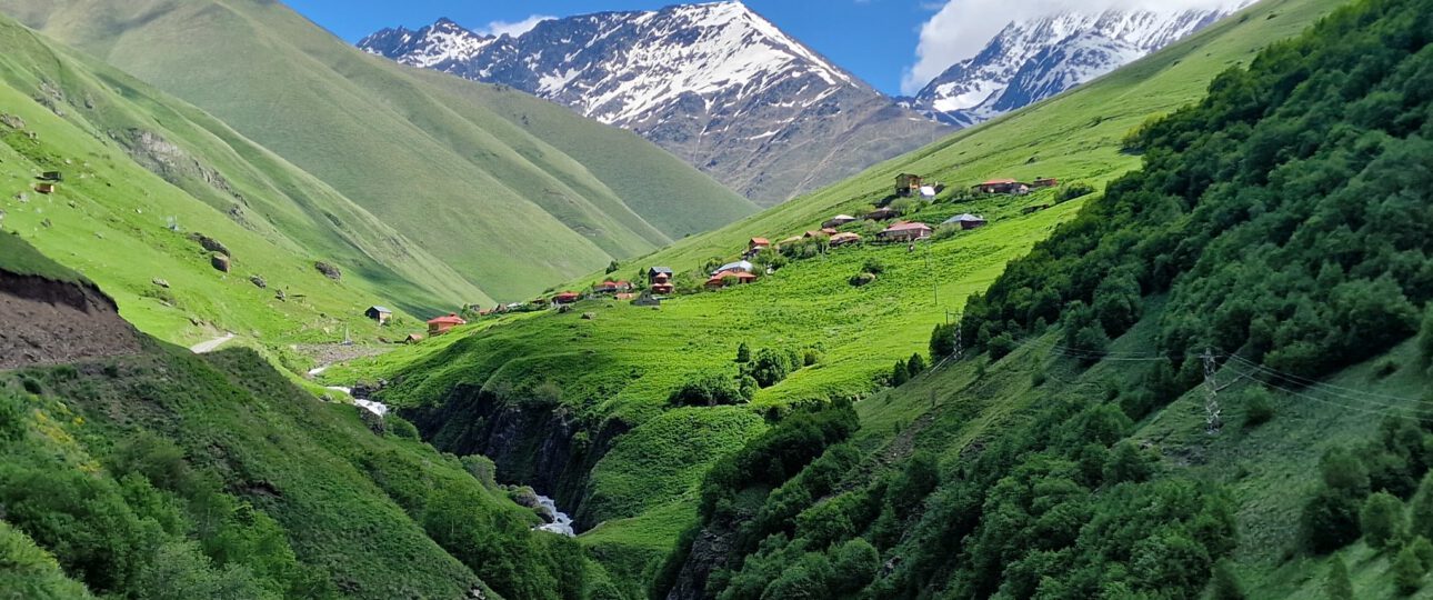 Blick auf Dshuta, Georgien