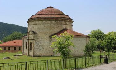 Historische albanische Kirche in Sheki