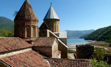 Blick auf Ananuri an der Georgischen Heerstraße Georgien