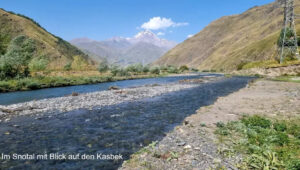 Im Snotal mit Blick auf den Kasbek Georgien