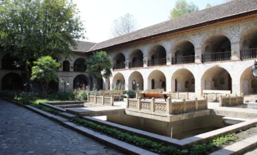 Historische Karawanserei in Sheki, Aserbaidschan