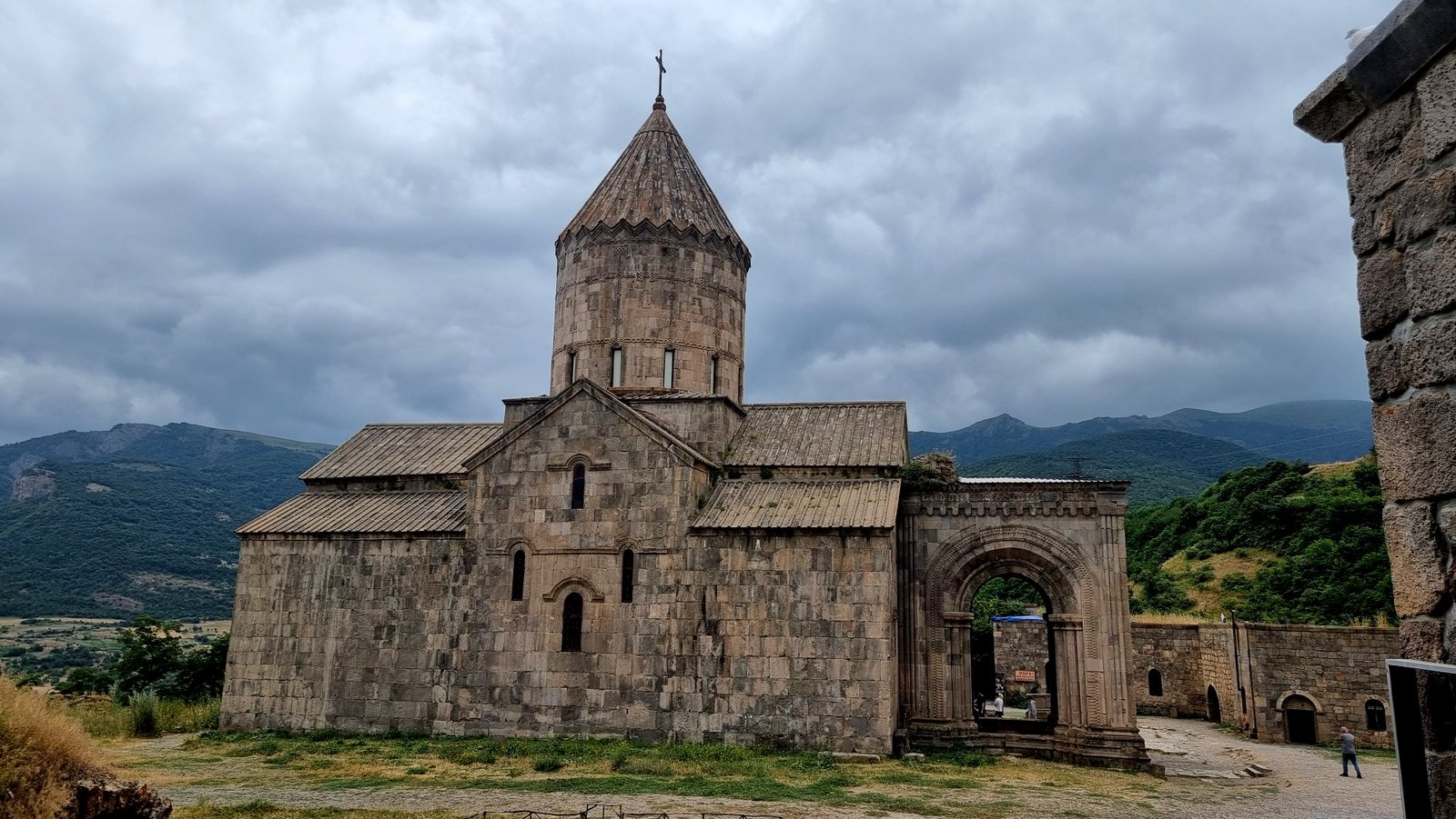 Kloster Tatew aus dem 9. Jahrhundert – Armenien Selbstfahrerreise Höhepunkt