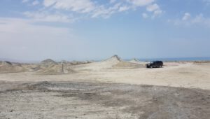 Schlammvulkane bei Gobustan, Aserbaidschan mit SUV